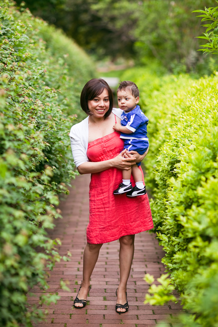 Toronto Family Photographer : Mother and son in Alexander Muir Park