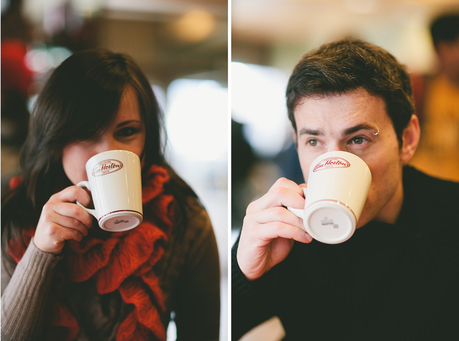 Engagement photos Toronto : drinking coffee