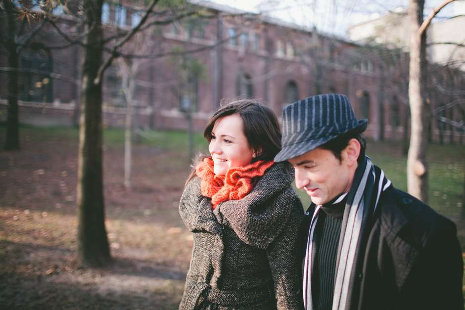 Toronto Engagement Photographer : couple walking together