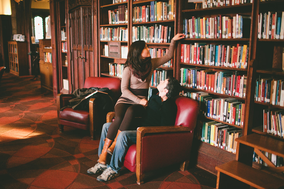 Toronto Engagement picture : picking a book at the University of Toronto library