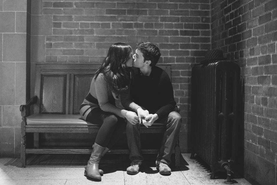 Toronto Engagement shots : couple kissing