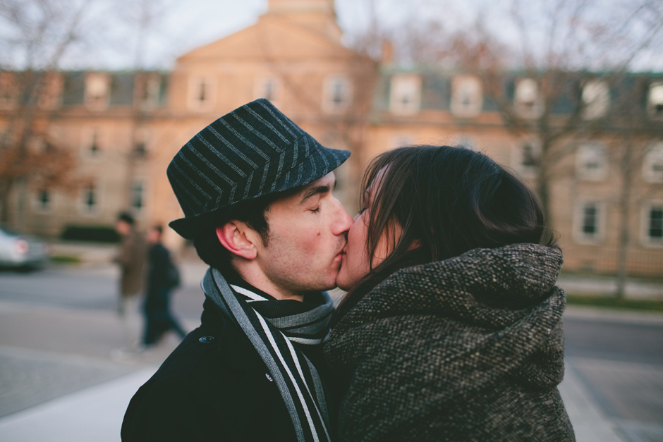 Romantic Engagement Photographer in Toronto : couple kissing
