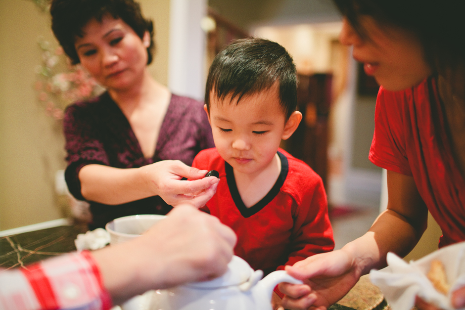 family enjoying tea and sweets toronto photojournalistic family photographer : family enjoying tea and sweets