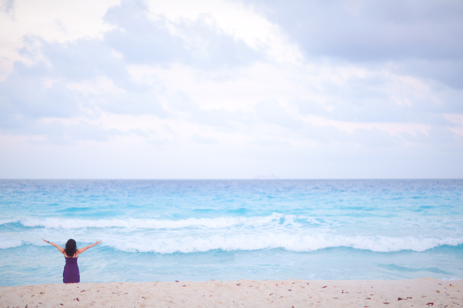 Minimalistic picture of Nanna Minasyan-Krol on beach in Mexico Toronto Portrait Photographer in Mexico : Minimalistic picture of Nanna Minasyan-Krol on beach in Mexico
