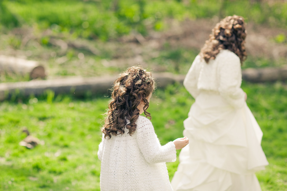 walking away Toronto First Communion Photographer : walking away