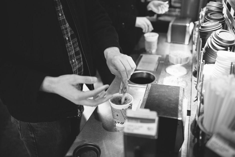 Photojournalistic Engagement Photographer : pouring sugar into coffee