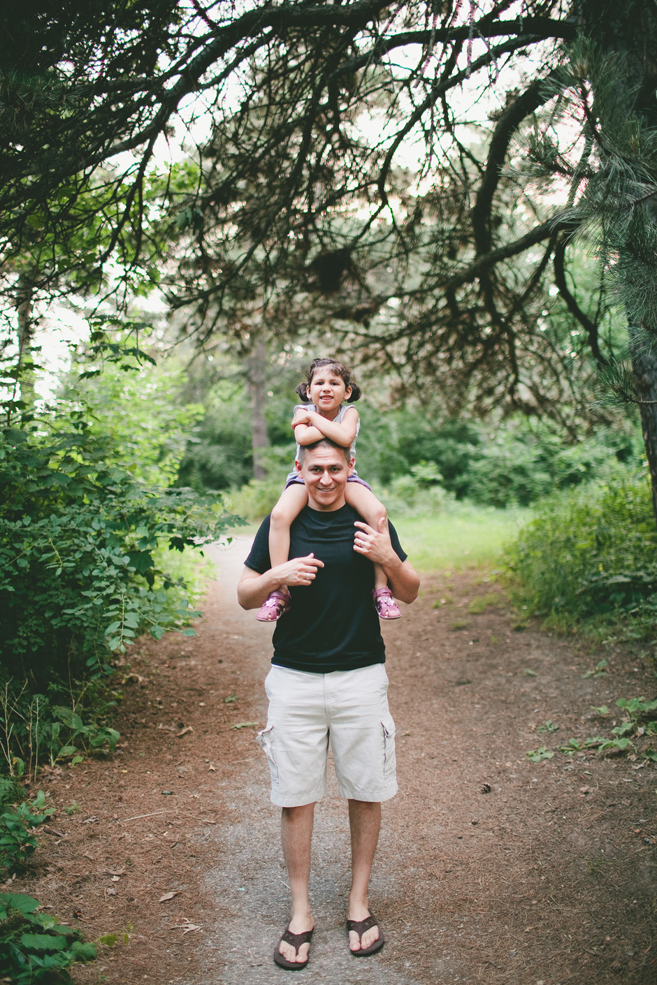 High Park Family Photography : girl on dad's shoulders