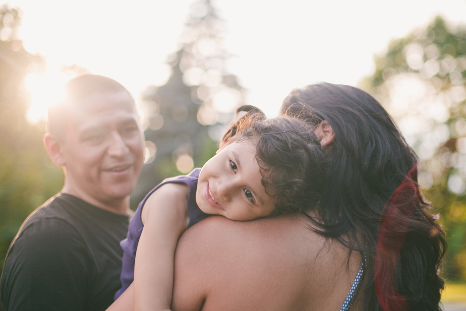 Toronto Family Photographer : girl resting her head on mom's shoulder