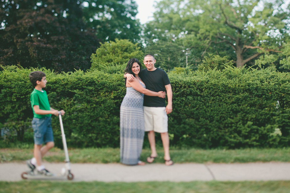 Toronto High Park Portrait Photography : posing for a couples photo