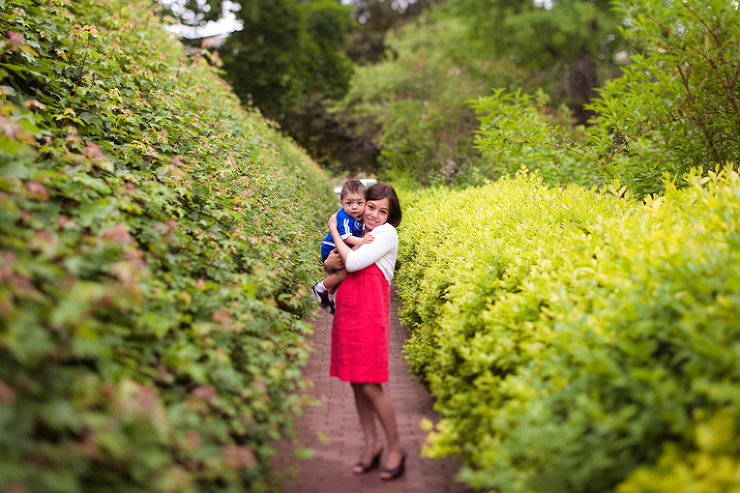 Toronto Family Photographer : mother holding son in Alexander Muir Park