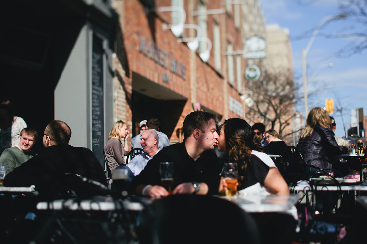 Toronto Engagement Photographer : photo of couple kissing on patio