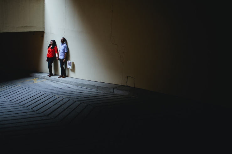 Toronto Engagement Photographer : enchanted by the light