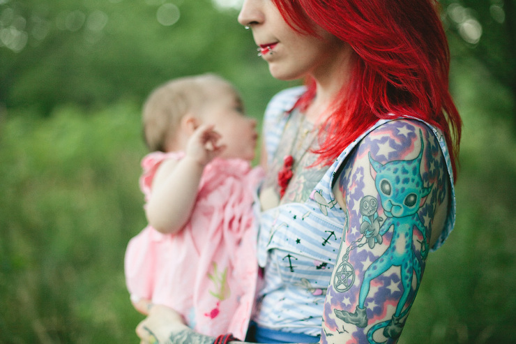 Portrait Family photography : blue alien tattoo
