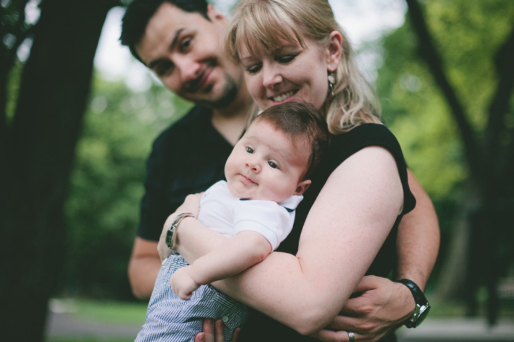 Toronto Family Photographer : baby and parents looking at camera in park