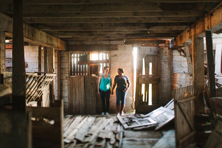 Same sex Toronto Engagement Photographer at abandoned Barn