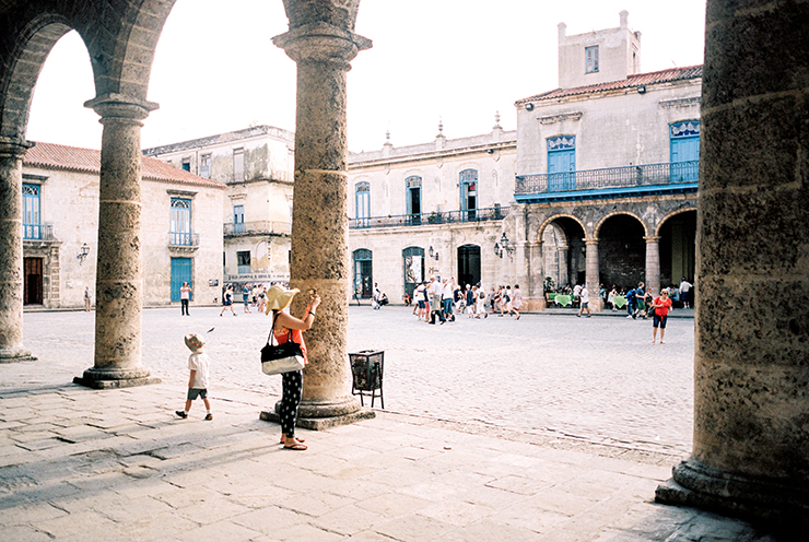 Contax G2 travel photography A plaza in Havana