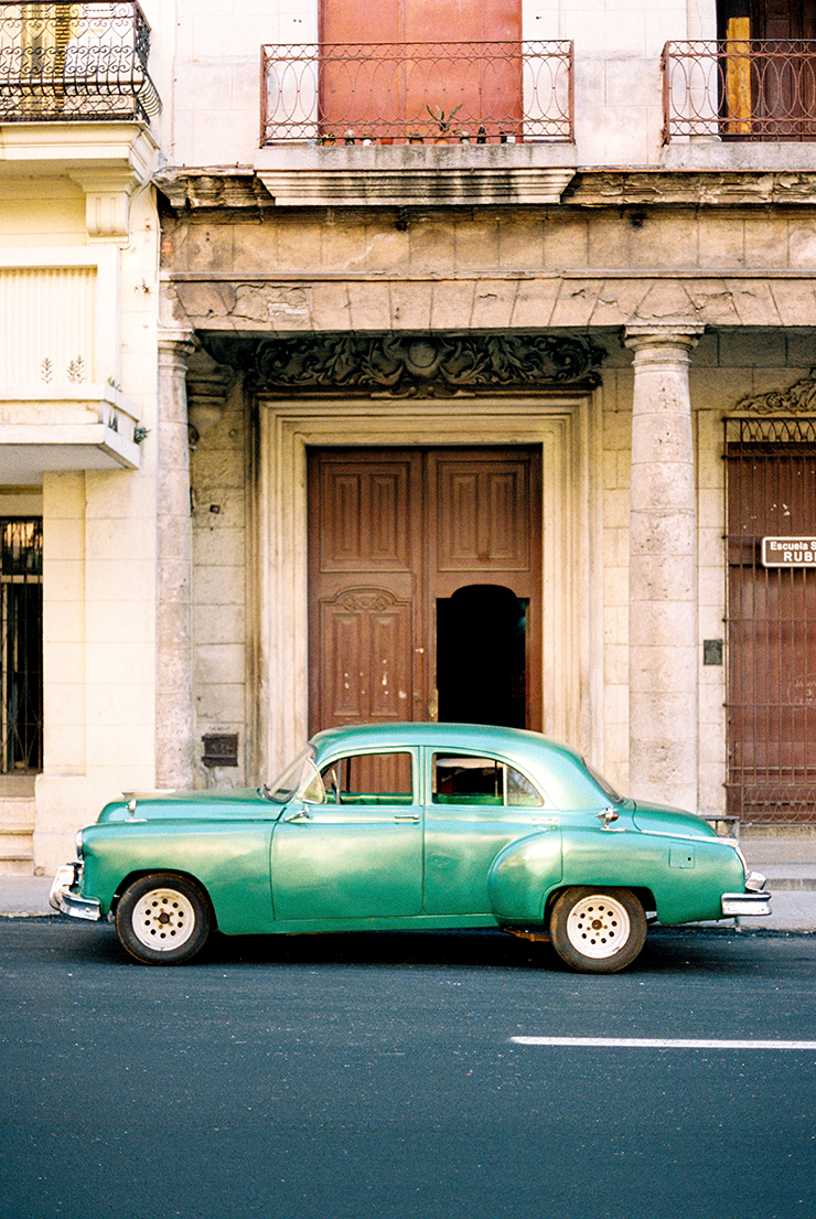 Old Havana green American car