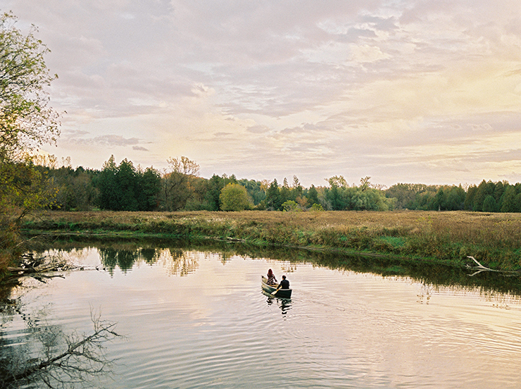 canoe-engagement-photography-pics-by-toronto-photorapher-on-medium-format-film