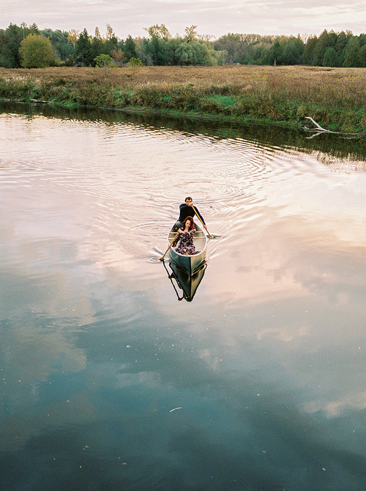 classic-engagement-toronto-photographer-in-canoe